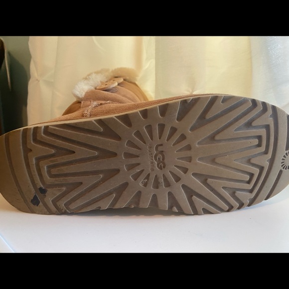 UGG triple Bailey button boots - Picture 4 of 6